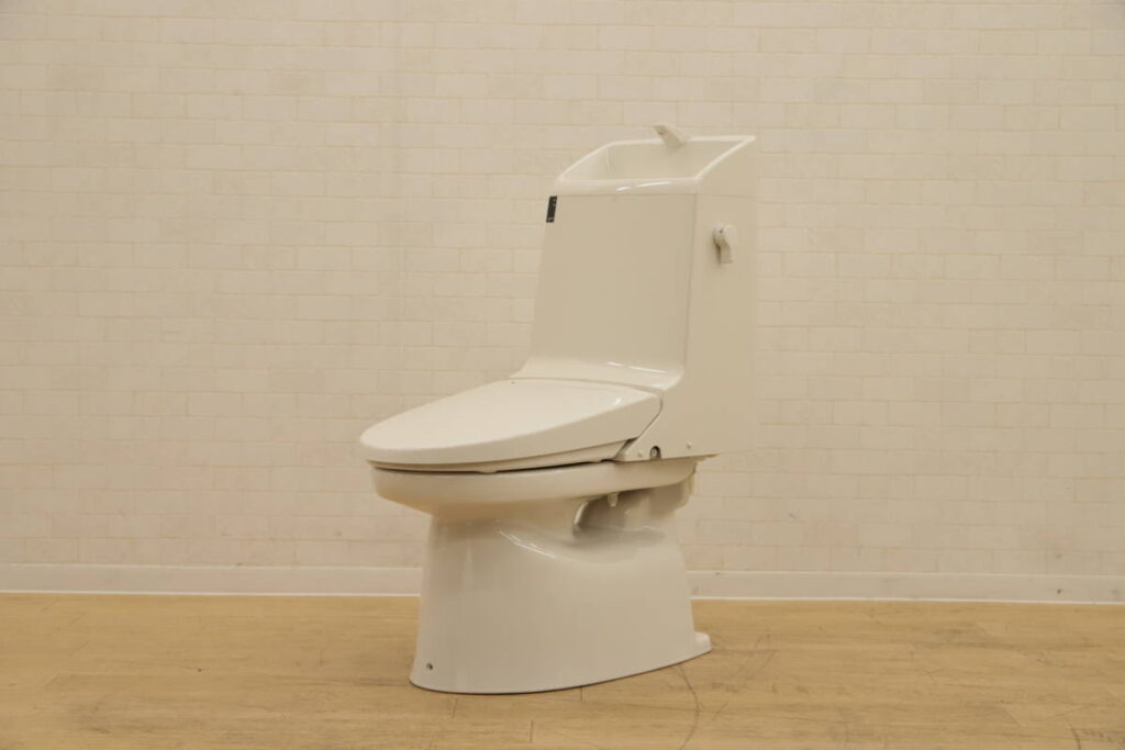 未使用 LIXIL シャワートイレ 便器 手洗い付 ベーシア 床排水 排水芯 BC-B10SU (2019年4月買取)